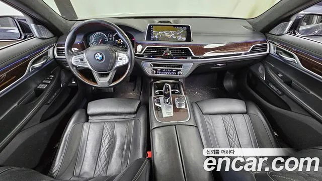 BMW 7-Series 2016 thumb 7