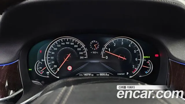 BMW 7-Series 2016 thumb 8