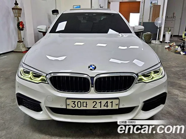 BMW 5-Series 2018 thumb 3