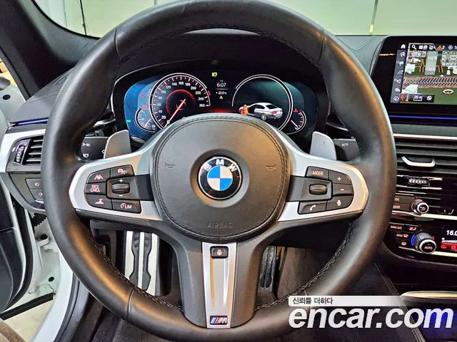 BMW 5-Series 2018 thumb 6