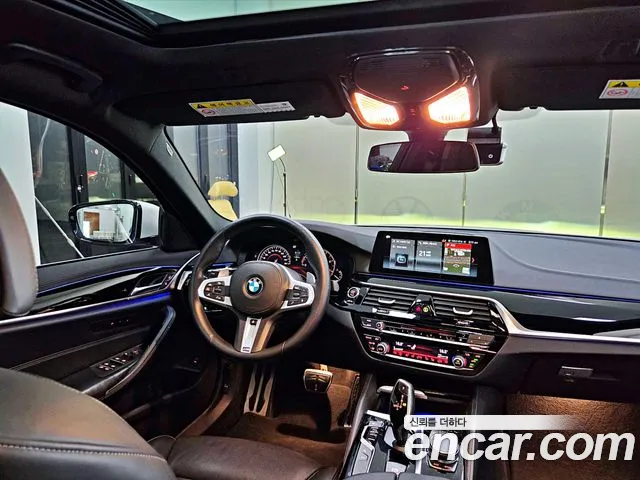 BMW 5-Series 2018 thumb 9