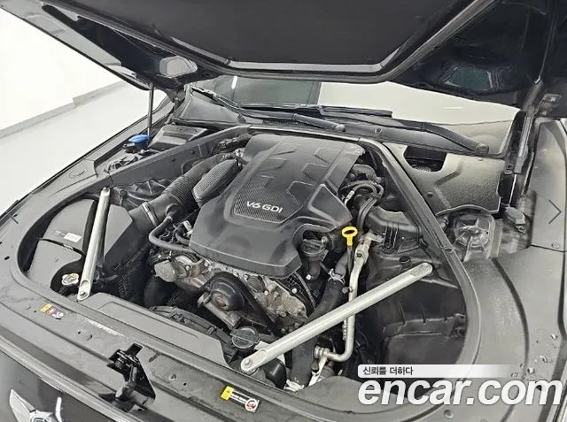 Genesis G90 2016 thumb 5