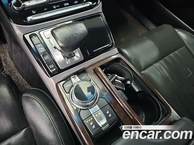 Genesis G90 2016 thumb 7