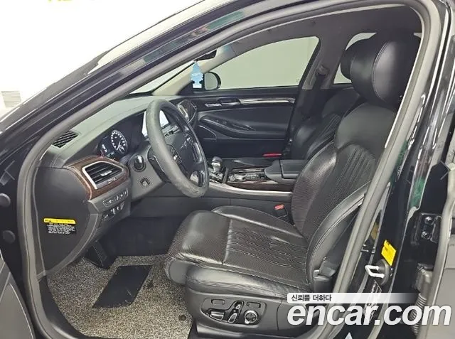 Genesis G90 2016 thumb 10