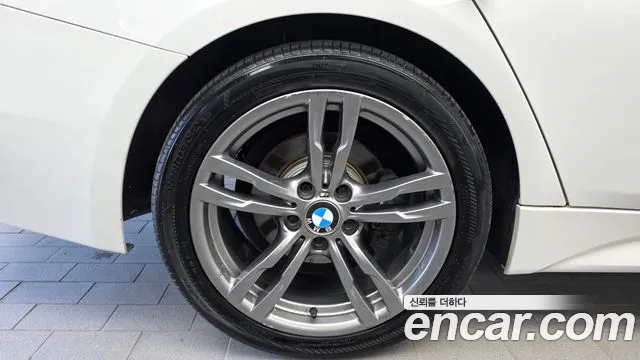 BMW 3-Series 2013 thumb 5