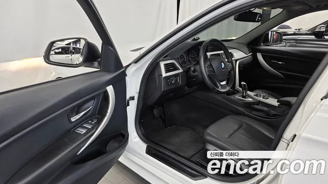 BMW 3-Series 2013 thumb 10