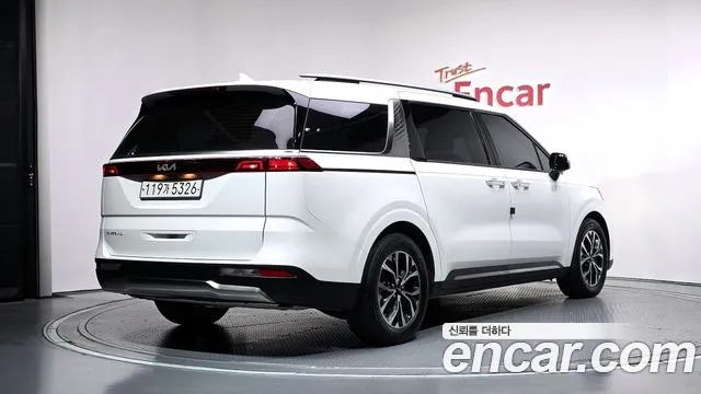 Kia Carnival 2023 thumb 2
