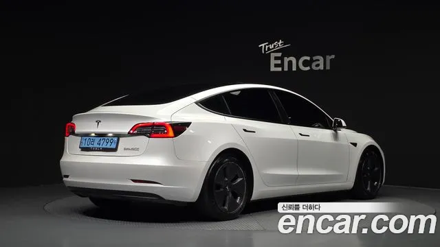 Tesla Model 3 2021 thumb 2
