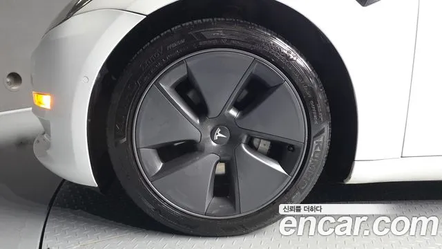 Tesla Model 3 2021 thumb 5