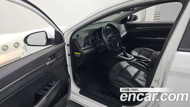 Hyundai Avante 2017 thumb 10