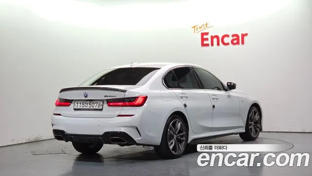 BMW 3-Series 2019 thumb 2