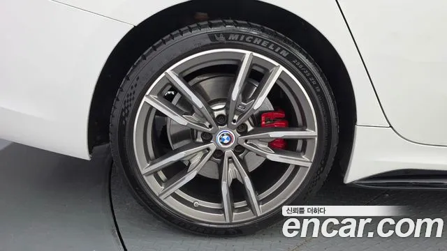 BMW 3-Series 2019 thumb 5