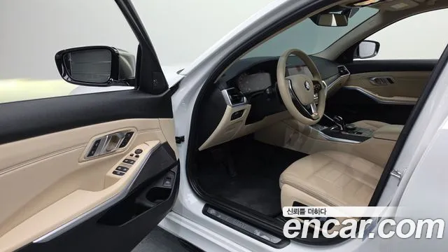 BMW 3-Series 2019 thumb 10