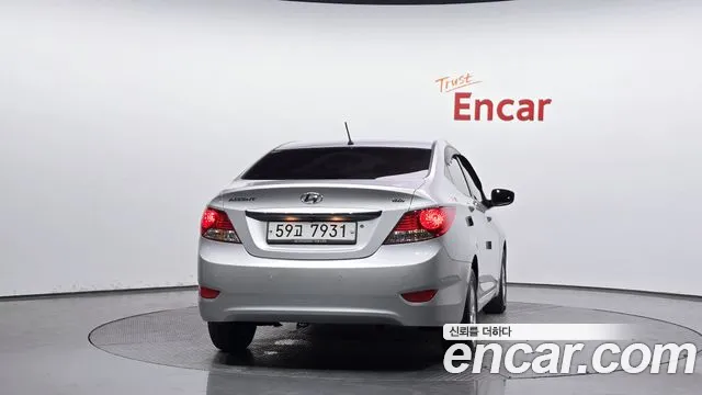 Hyundai Accent 2012 thumb 4