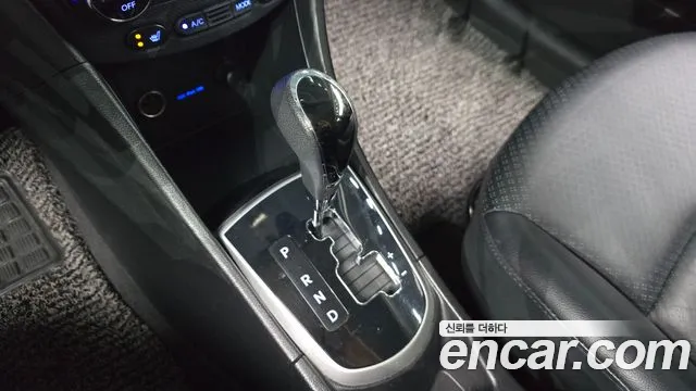 Hyundai Accent 2012 thumb 9
