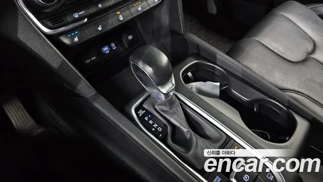 Hyundai Santa Fe 2018 thumb 9