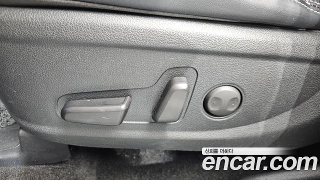Hyundai Santa Fe 2018 thumb 12