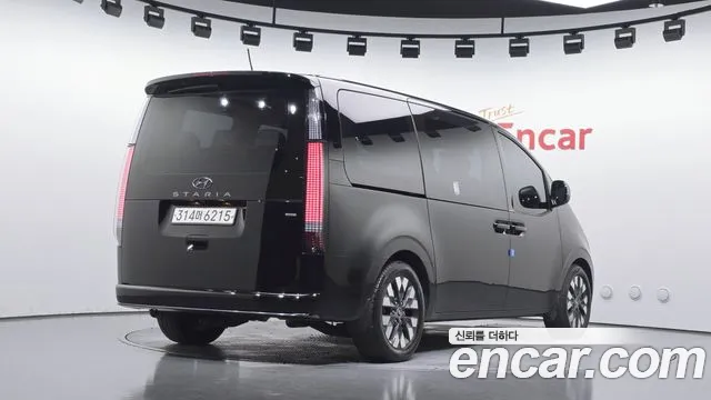 Hyundai Staria 2021 thumb 2