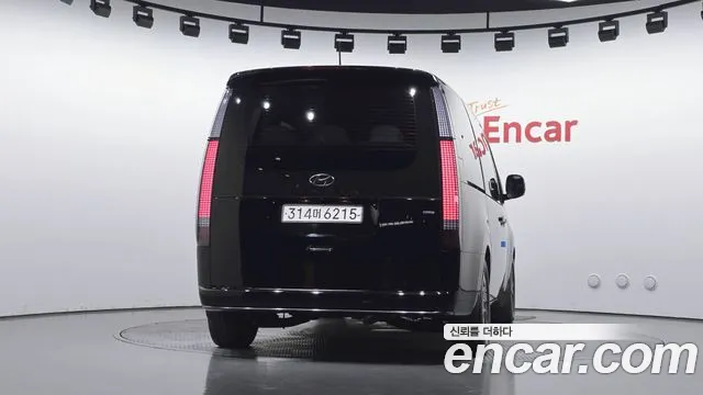 Hyundai Staria 2021 thumb 4