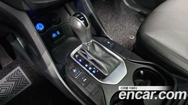 Hyundai Santa Fe 2017 thumb 9