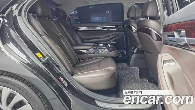 Genesis G90 2017 thumb 12