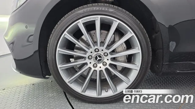 Mercedes-Benz S-Класс 2018 thumb 5