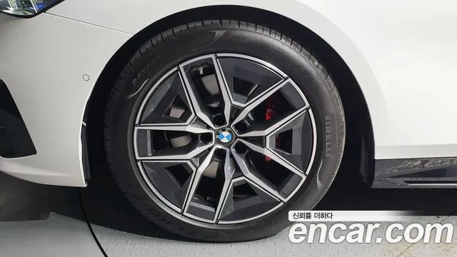 BMW 5-Series 2024 thumb 5