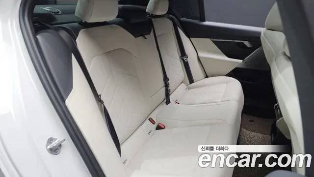 BMW 5-Series 2024 thumb 11