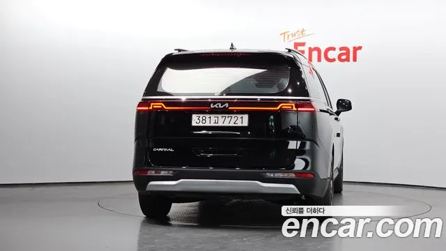 Kia Carnival 2023 thumb 4