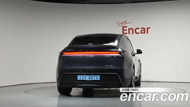 Tesla Model Y 2025 thumb 3