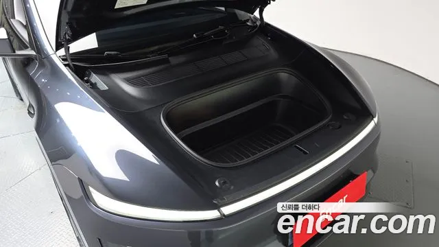 Tesla Model Y 2025 thumb 5