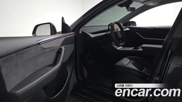 Tesla Model Y 2025 thumb 9