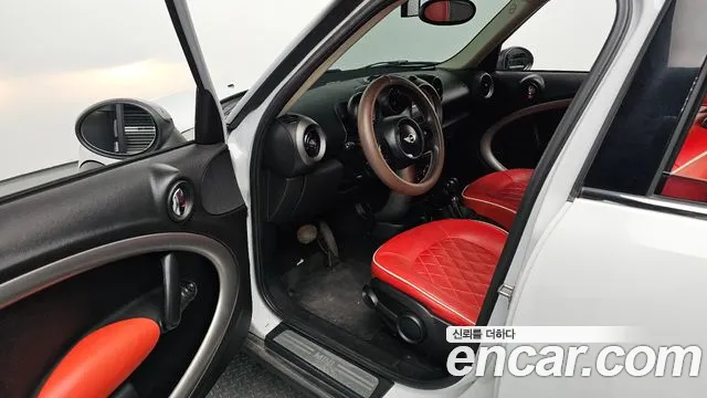MINI Countryman 2012 thumb 10