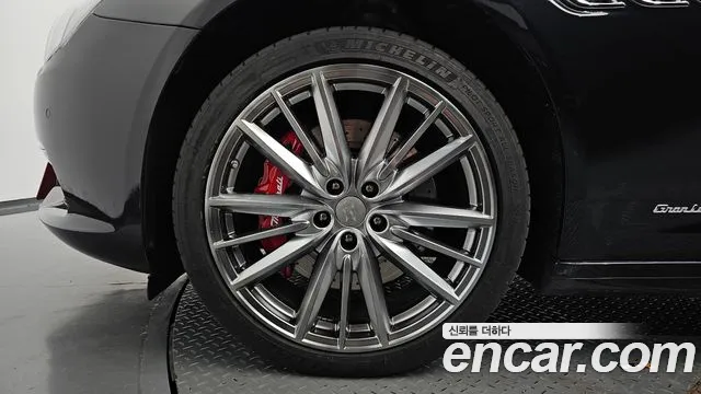 Maserati Quattroporte 2019 thumb 4