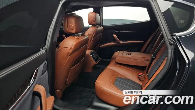 Maserati Quattroporte 2019 thumb 11