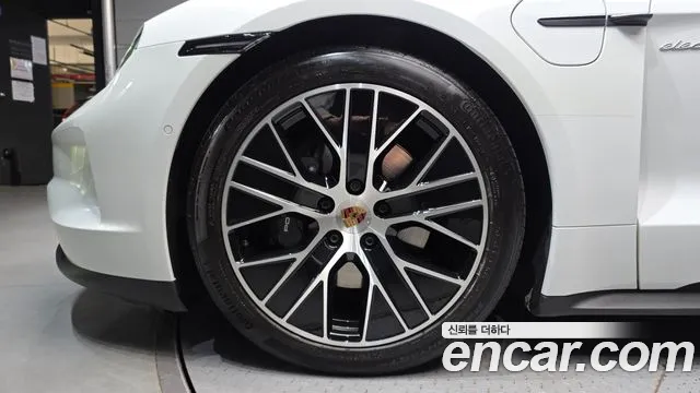 Porsche Taycan 2025 thumb 5