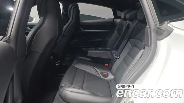 Porsche Taycan 2025 thumb 12