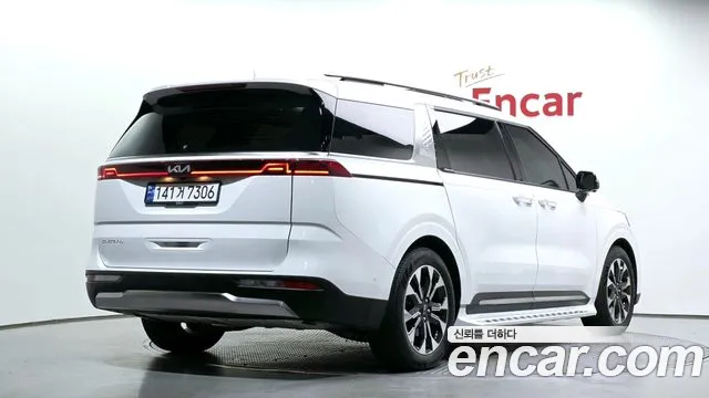 Kia Carnival 2023 thumb 2
