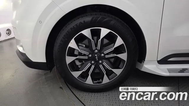 Kia Carnival 2023 thumb 5