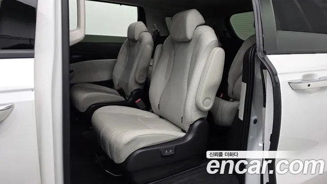 Kia Carnival 2023 thumb 12