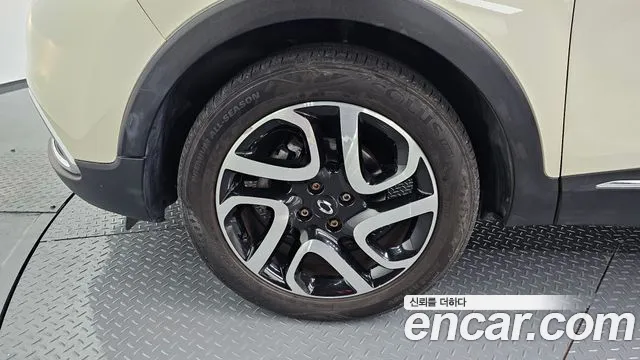 Renault-KoreaSamsung Captur 2015 thumb 4