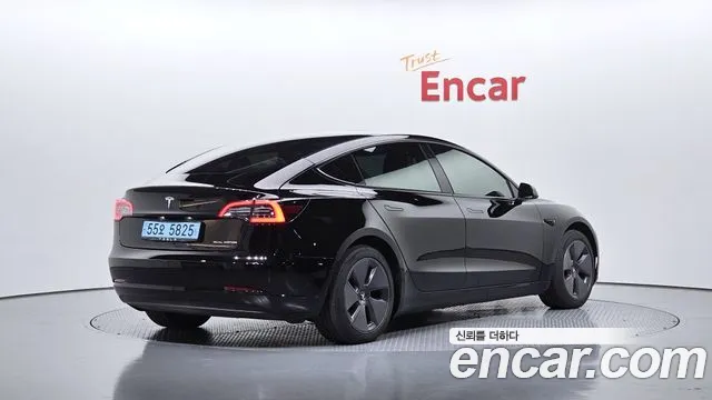 Tesla Model 3 2022 thumb 2