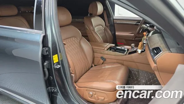 Genesis G90 2019 thumb 11