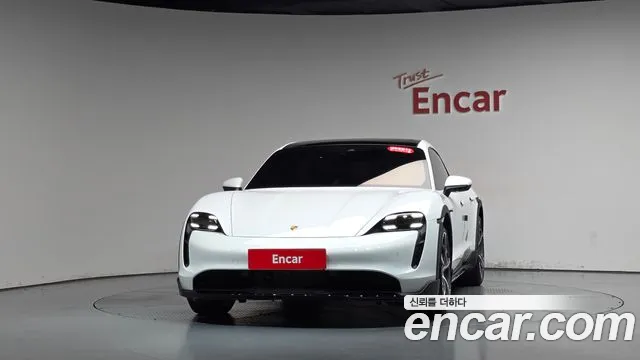 Porsche Taycan 2024 thumb 2