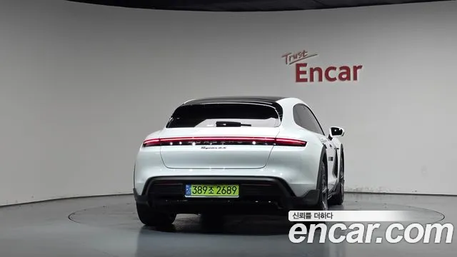 Porsche Taycan 2024 thumb 3