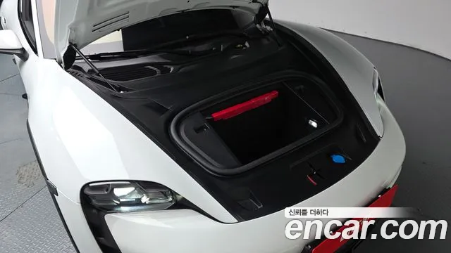 Porsche Taycan 2024 thumb 5