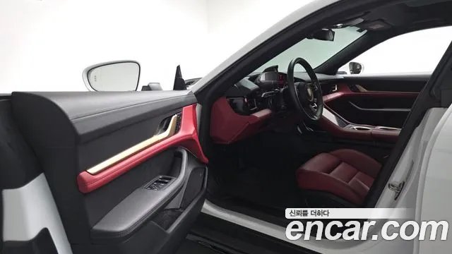 Porsche Taycan 2024 thumb 9