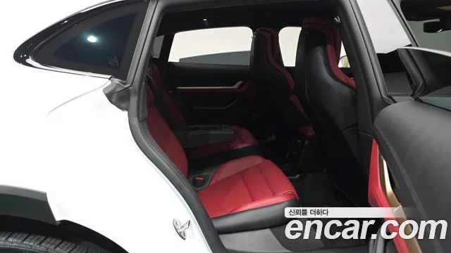Porsche Taycan 2024 thumb 10