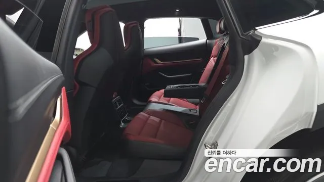 Porsche Taycan 2024 thumb 11