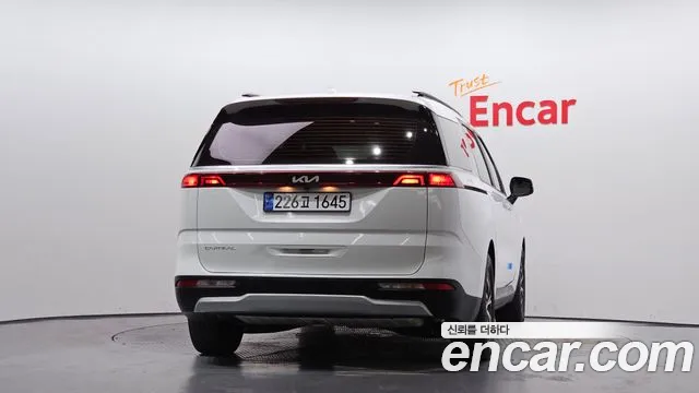 Kia Carnival 2023 thumb 4